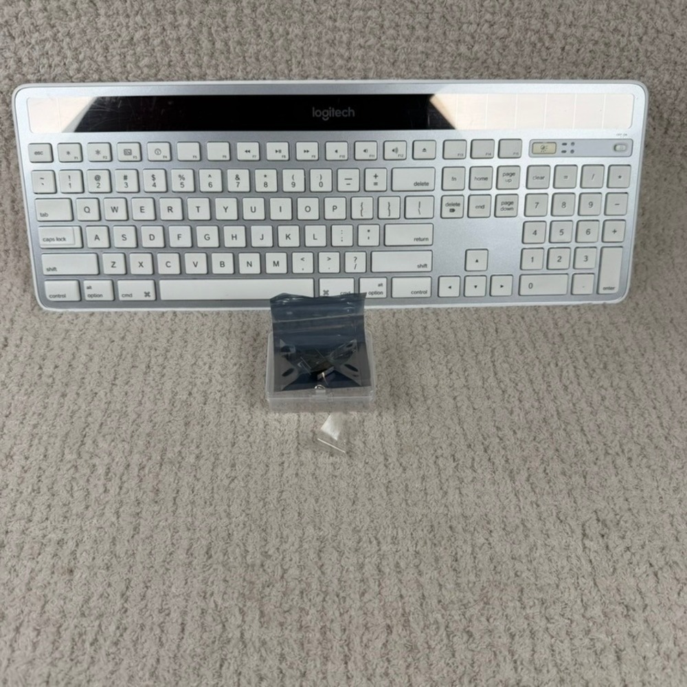 Logitech K750 Wireless‎ Solar Keyboard for Mac 920-003472 w/Dongle Tested